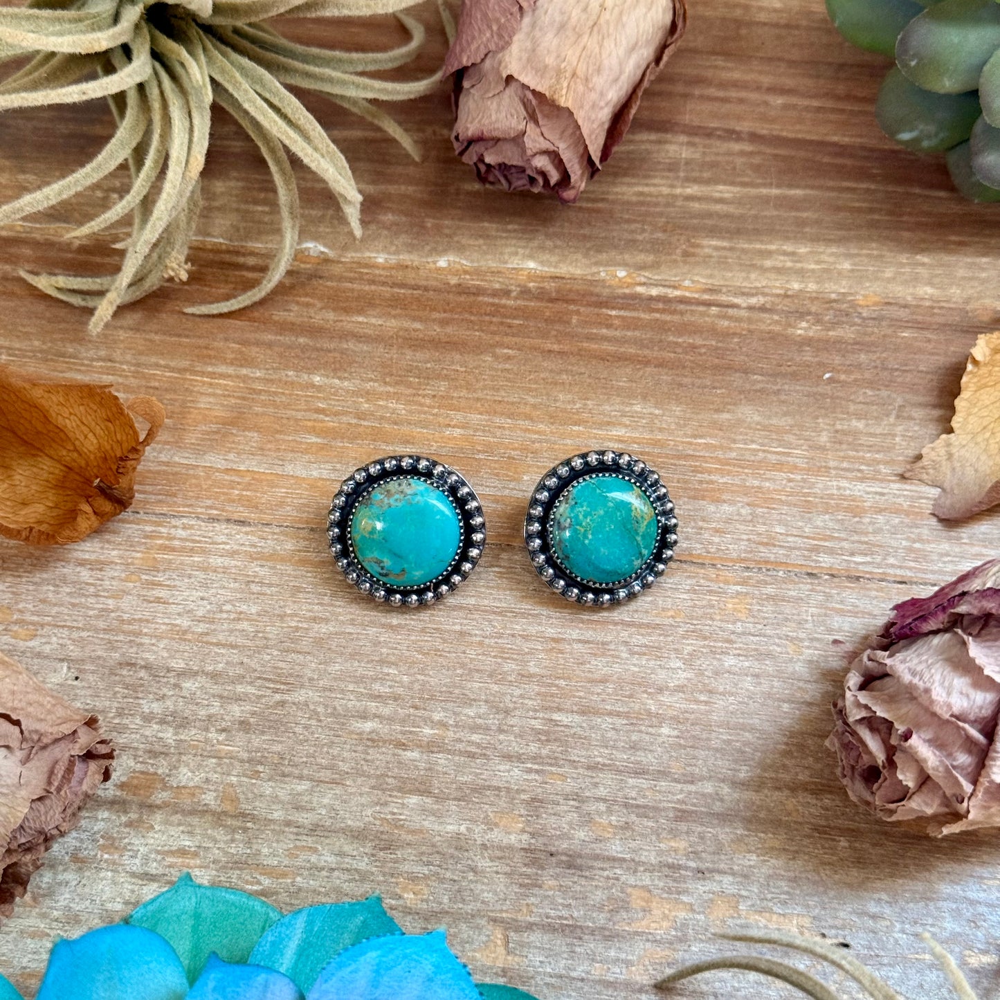 Round Turquoise Beaded Border Stud Earring