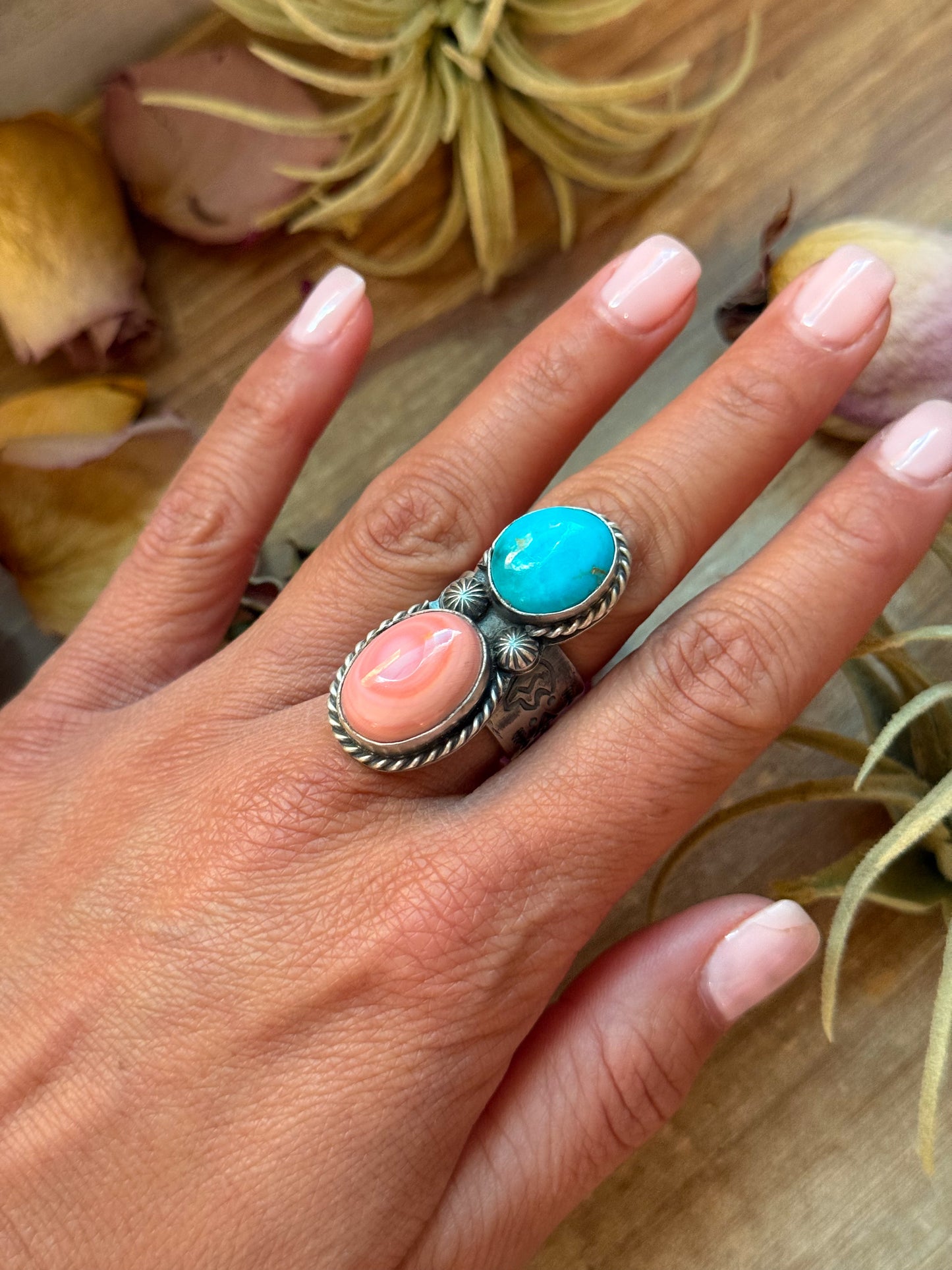 Kingman Turquoise & Pink Conch Sterling Silver Ring – Size 7.5