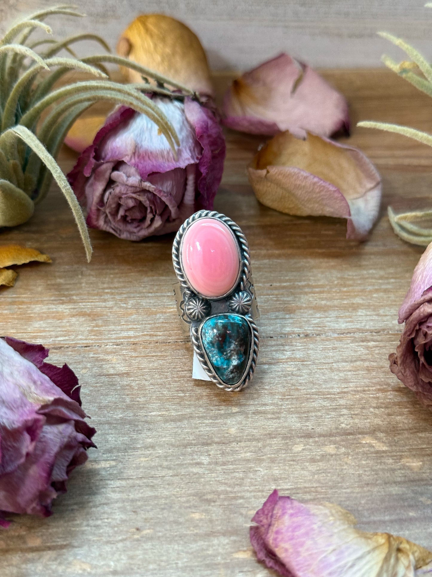 Kingman Turquoise & Pink Conch Sterling Silver Ring – Size 6.5