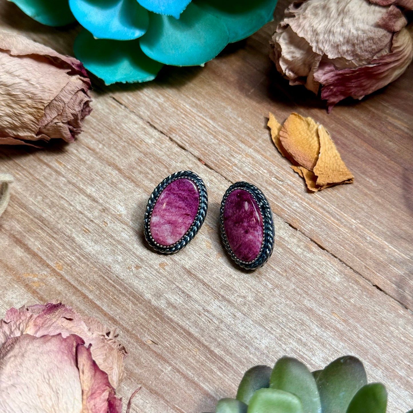MJ Purple Spiny Oyster Oval Stud Earrings with Twisted Wire
