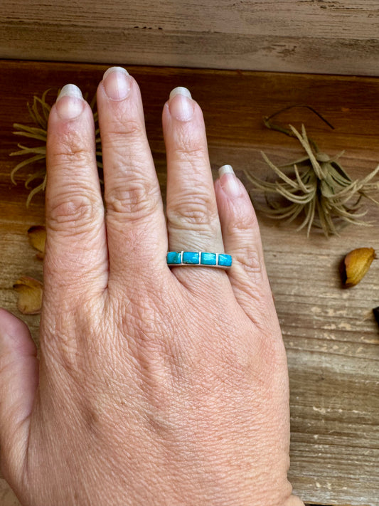 Sterling silver band-style ring with Kingman turquoise in size 7.5