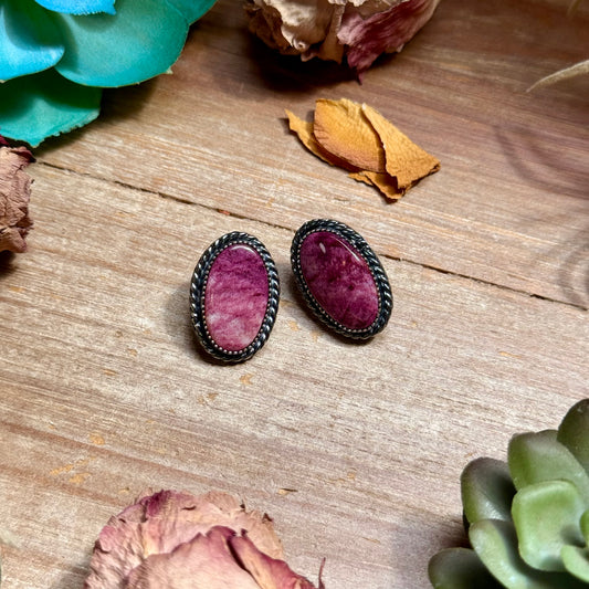 MJ Purple Spiny Oyster Oval Stud Earrings with Twisted Wire