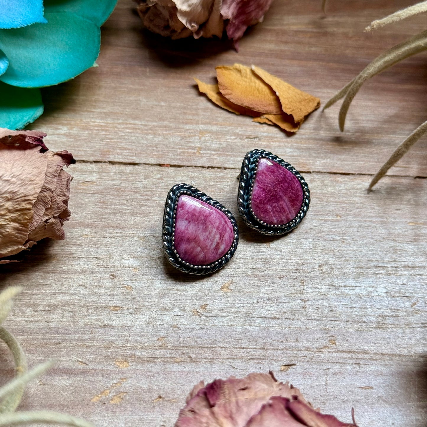 MJ Purple Spiny Oyster Teardrop Stud Earrings