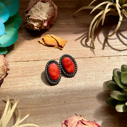 MJ Red Spiny Oyster Stud Earrings with Twisted Rope Border