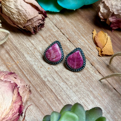 MJ Purple Spiny Oyster Teardrop Stud Earrings