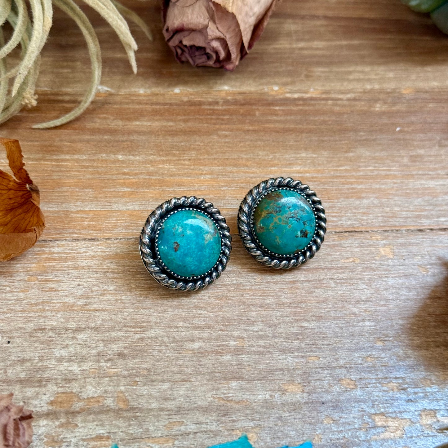 Round Turquoise Rope Border Stud Earrings – Option 1