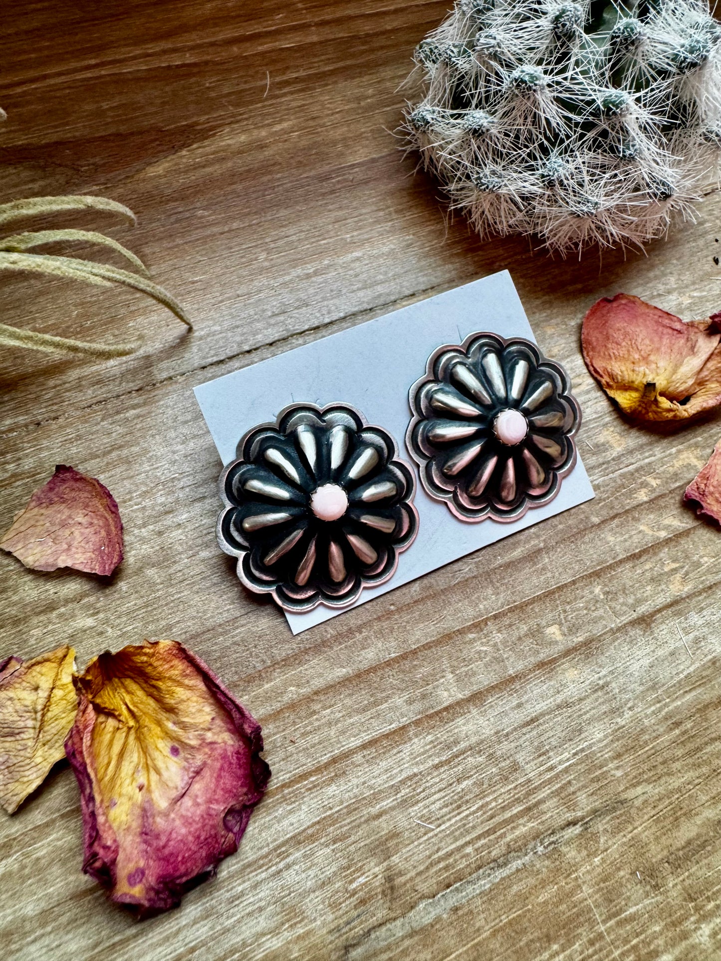 Concho Stud Earrings Pink Conch