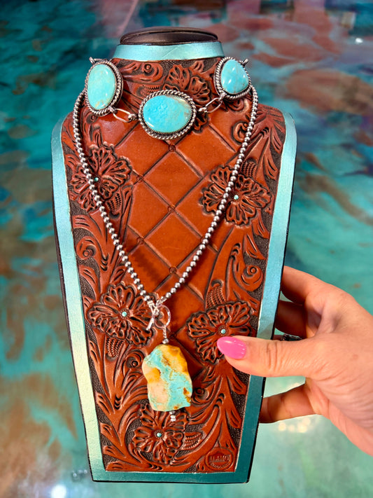 One Time Pieces – MJ Three-Stone Turquoise Choker & Front-Toggle Necklace