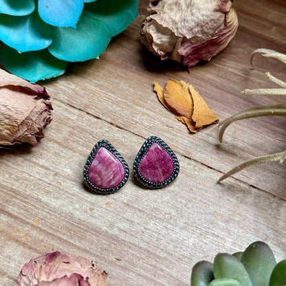 MJ Purple Spiny Oyster Teardrop Stud Earrings