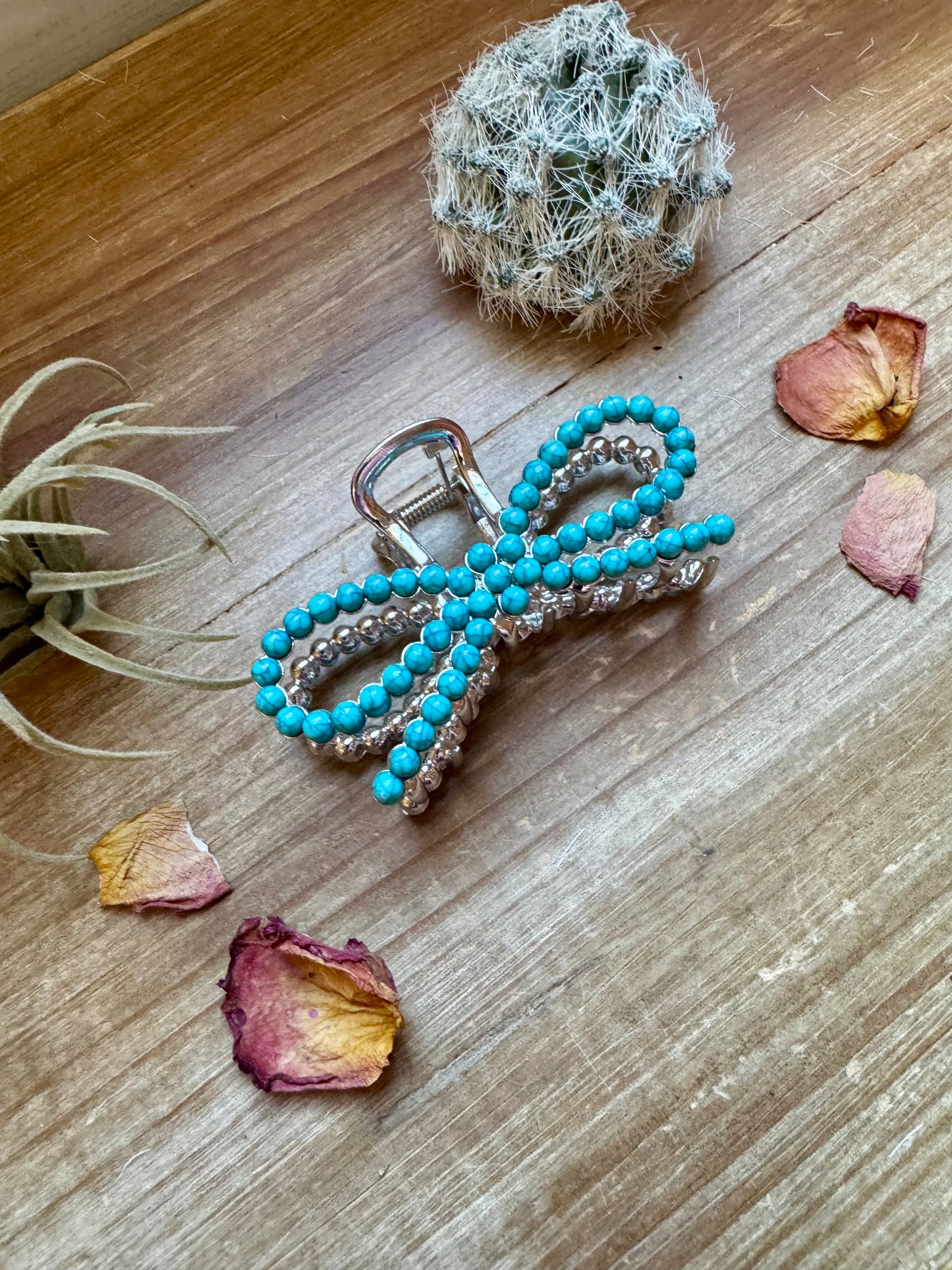 Turquoise magnesite bead bow hair clips