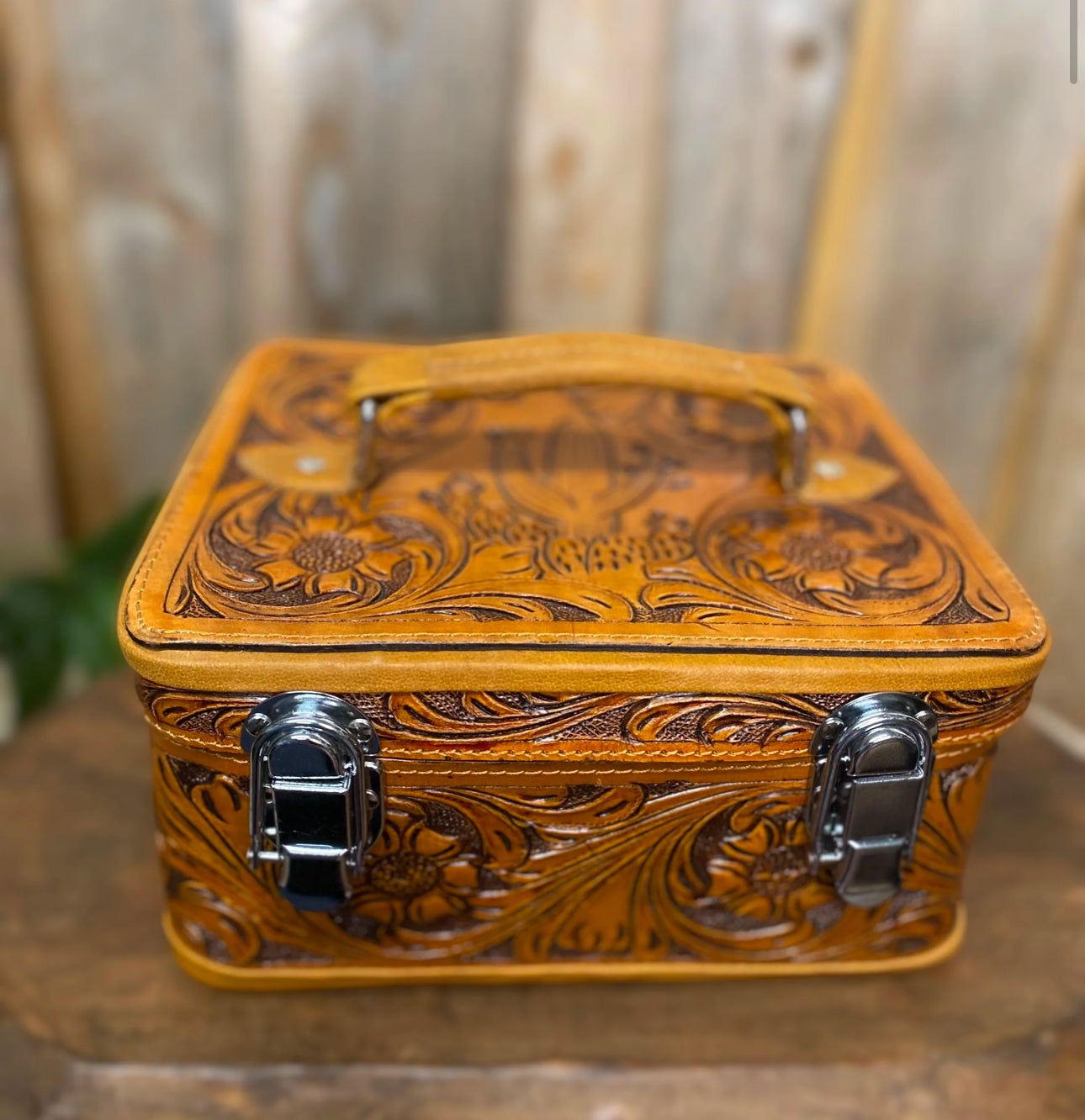 TAN TOOLED LEATHER WITH LOCKET JEWELRY BOX