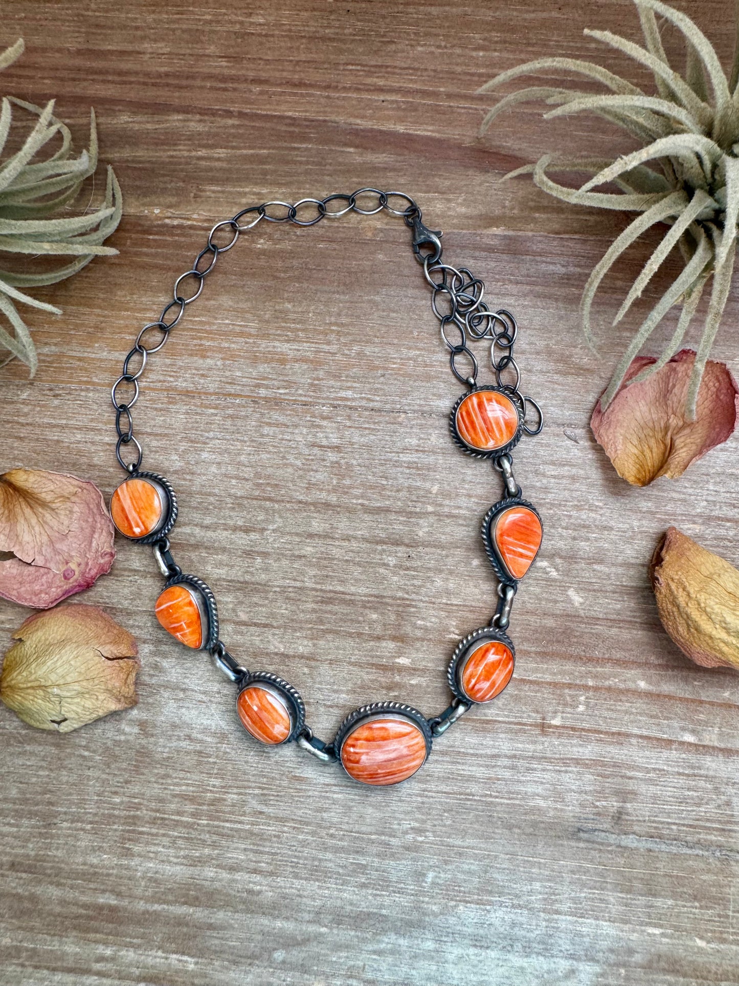 Bright spiny oyster and sterling silver pearl choker handmade by Native artist P. Skeets, 18-inch snug fit