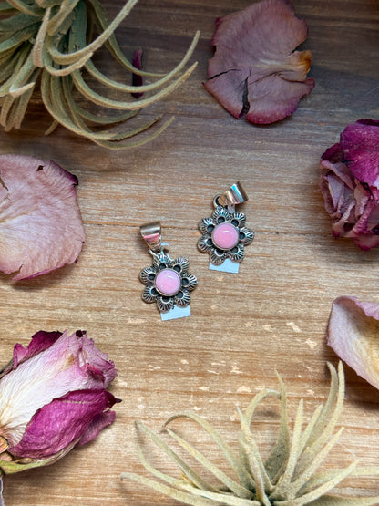 Flower-shaped sterling-silver pendant with pink conch shell center, 6 mm bail, stamped Sterling, handmade in New Mexico USA
