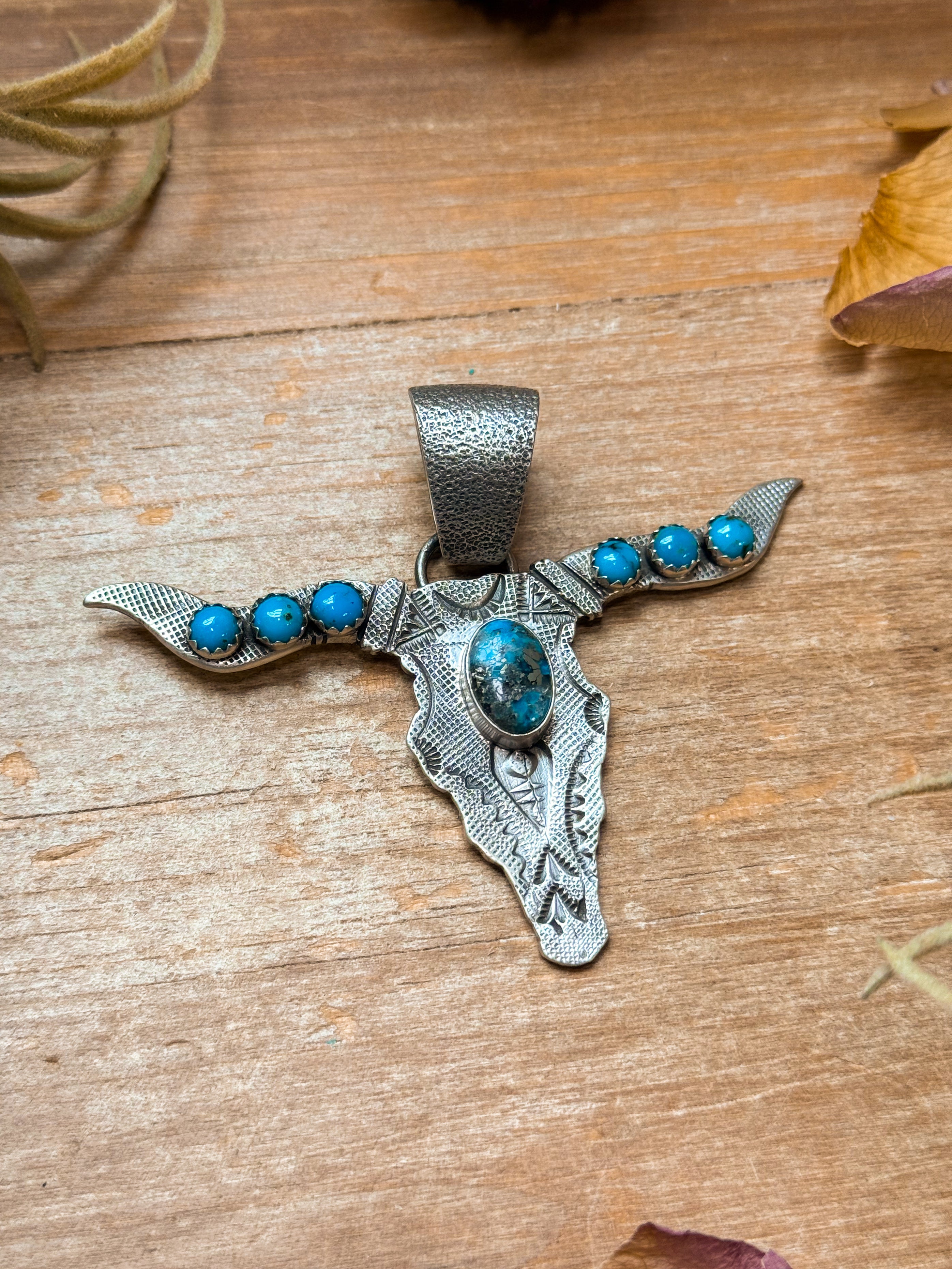 Kingman Turquoise Longhorn Pendant – Sterling Silver – Native Made
