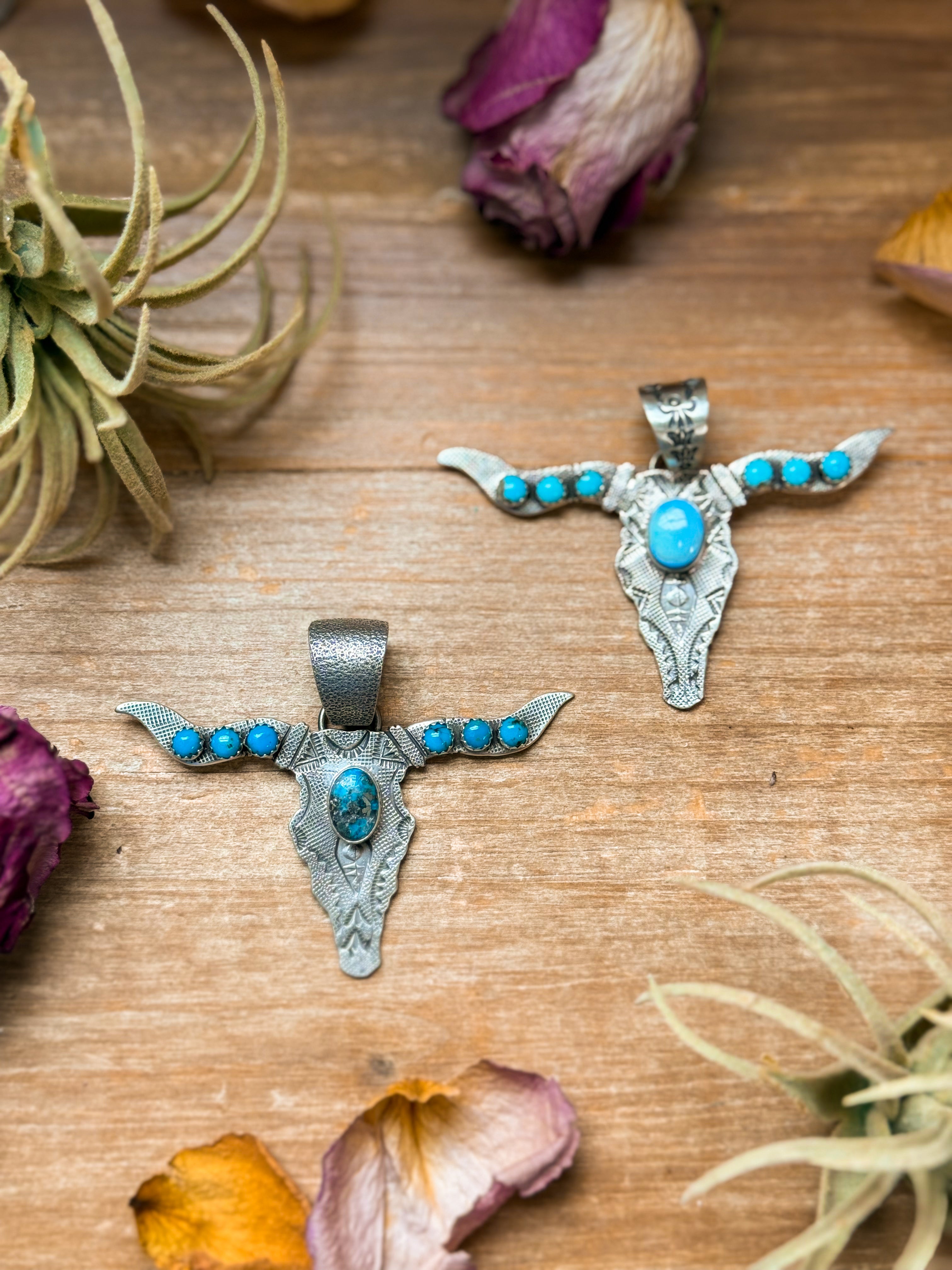 Kingman Turquoise Longhorn Pendant – Sterling Silver – Native Made