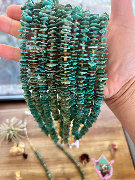 28 inch long green chips turquoise necklace