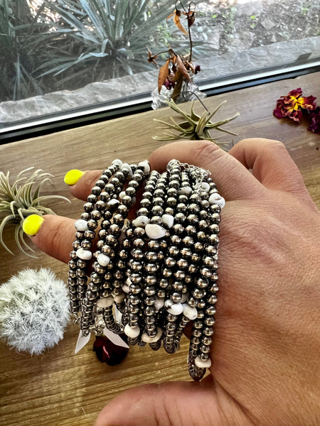 4 mm bracelet Navajo pearl with white Buffalo