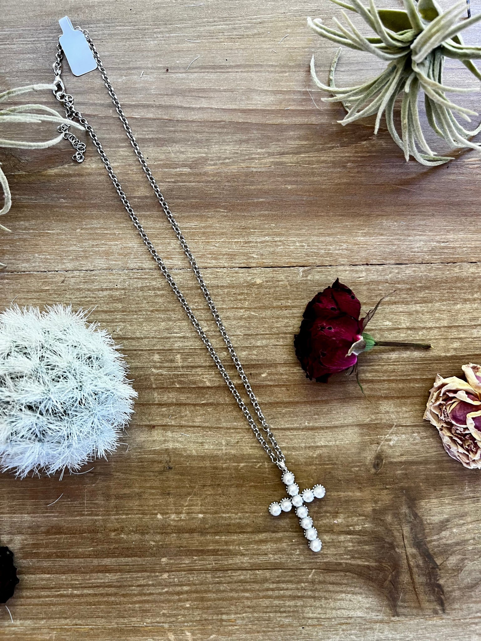18 Inch boxe chain necklace with pearl cross