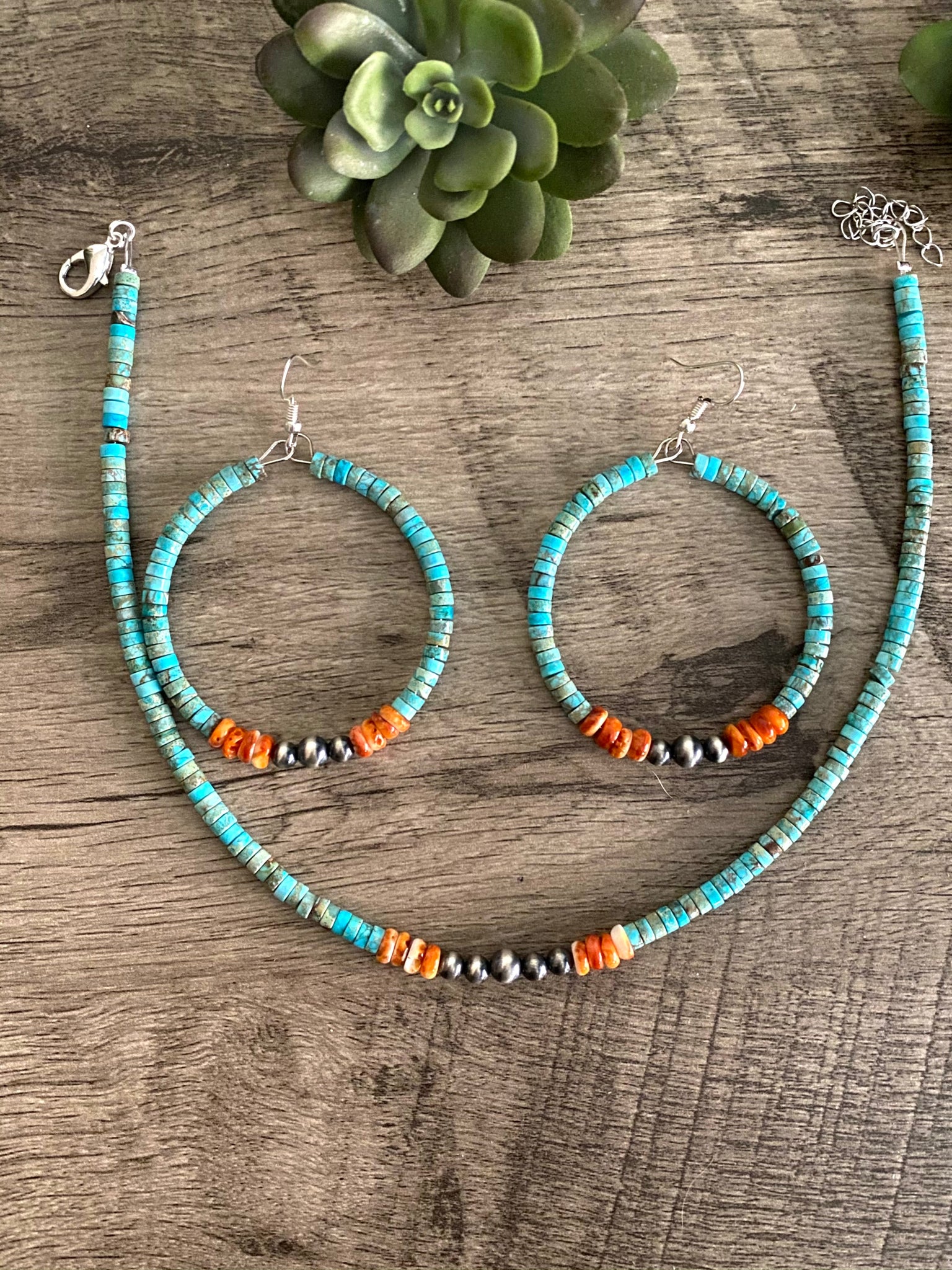 Vibrant choker
