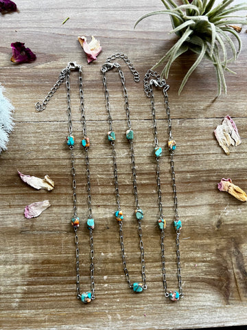 Chain choker with turquoise and spiny